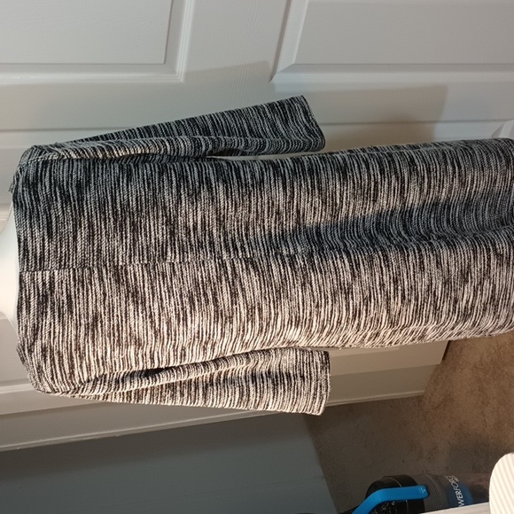 DAISY FUENTES SHORT SWEATER DRESS. LARGE. Go wherever dress. Very good cond - Picture 3 of 9